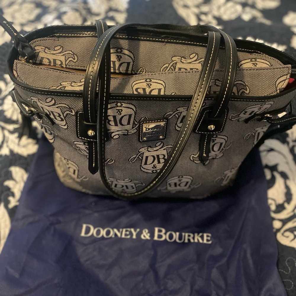 Dooney & Bourke